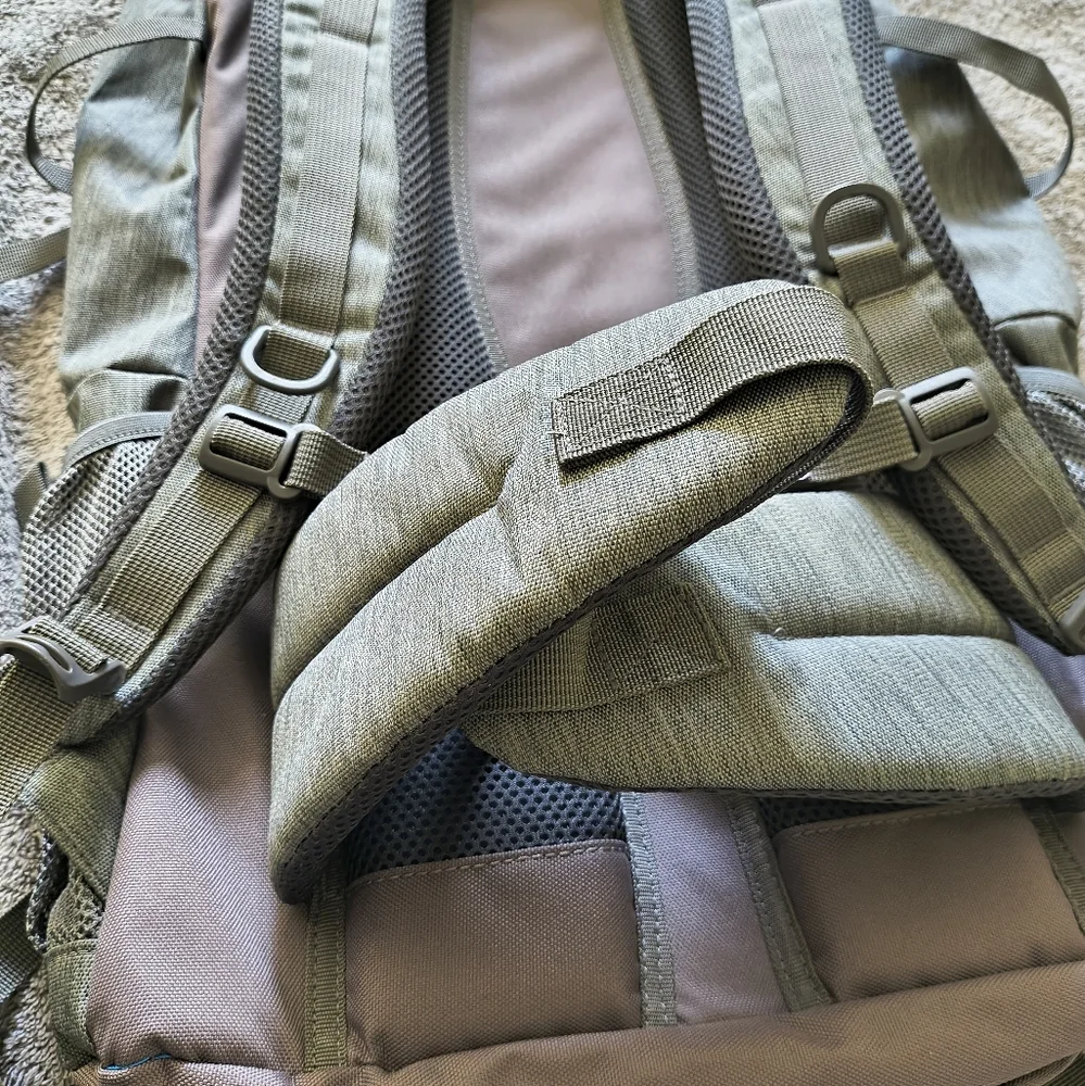 MountainTop 40L Men Women Hiking Travel Backpack Camping Mountain Climbing